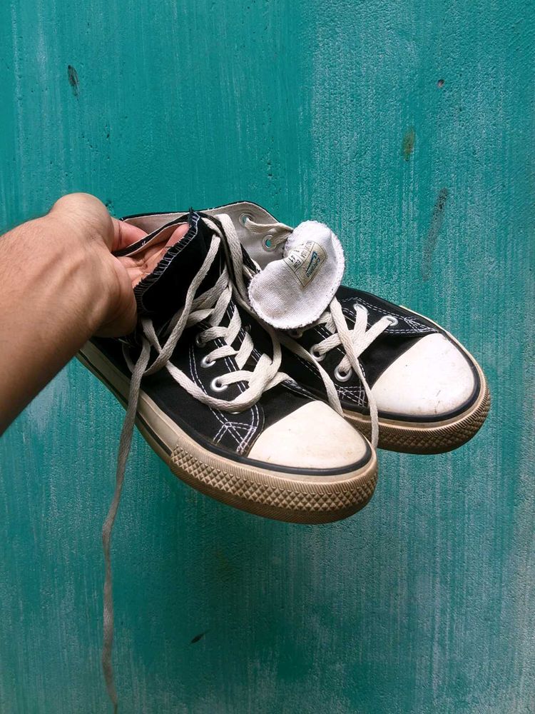 Classic Black High-Top Sneakers for Unisex