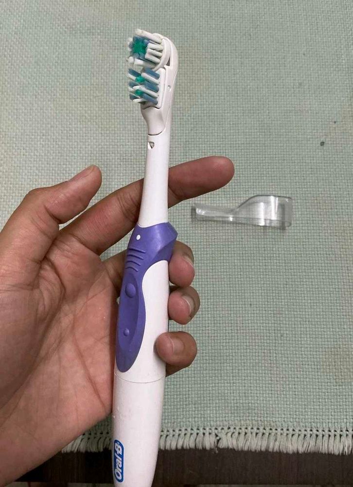 Oral-B cross action electric toothbrush