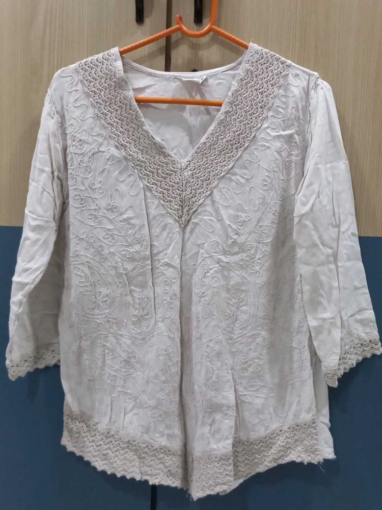Embroidered V-Neck Kurta