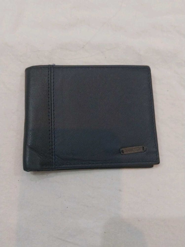 Classic Black Leather Bi-fold Wallet