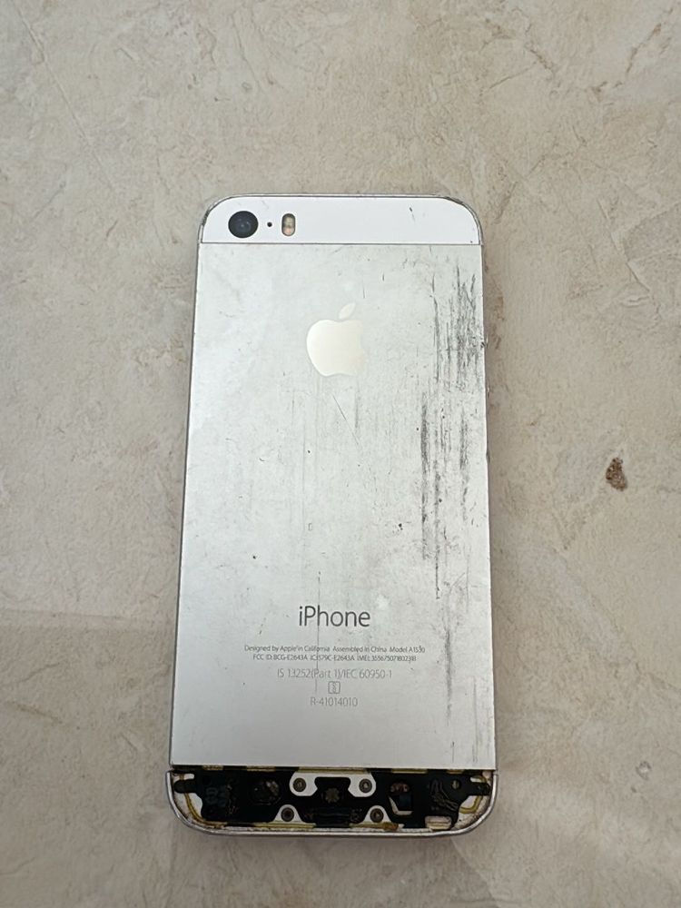 NOT Working -iPhone 5s Silver - For Parts