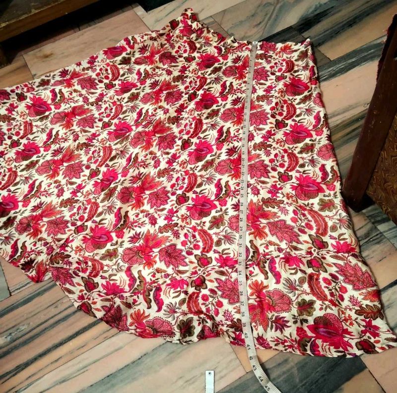 Skirt For Girls Looking So Attractive ,