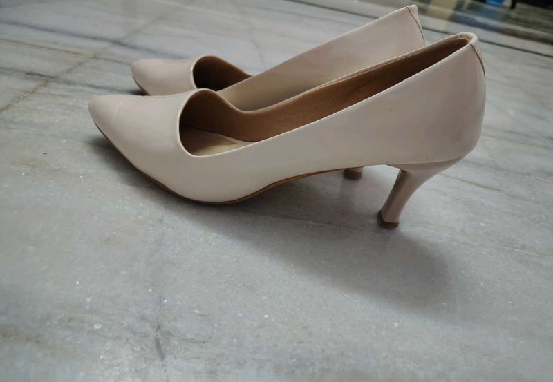Cream Pencil Heel 👠