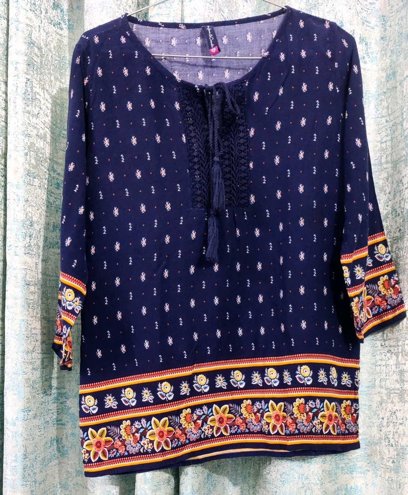 Nevy blue printed top with floral print border 💙