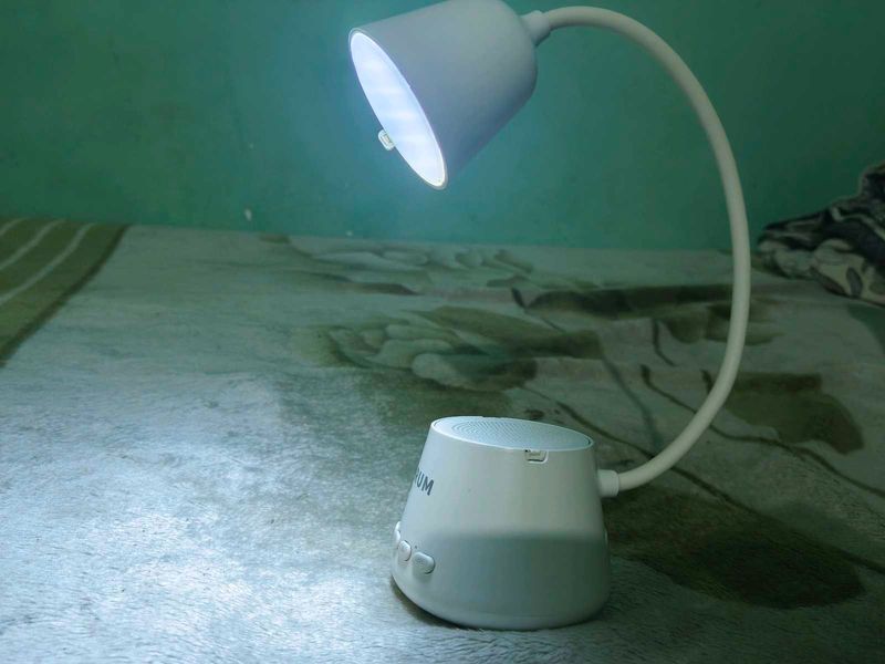 White LED Desk Lamp with Bluetooth speaker