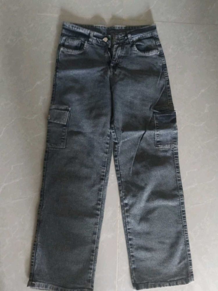 women black cargo jeans - stylish and trendy