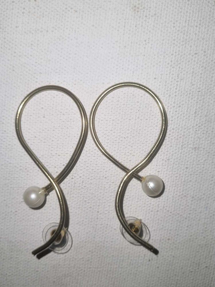 Elegant Pearl Swirl Earrings