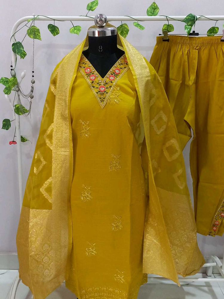Extremely Beautiful Brand New Golden Suit Set