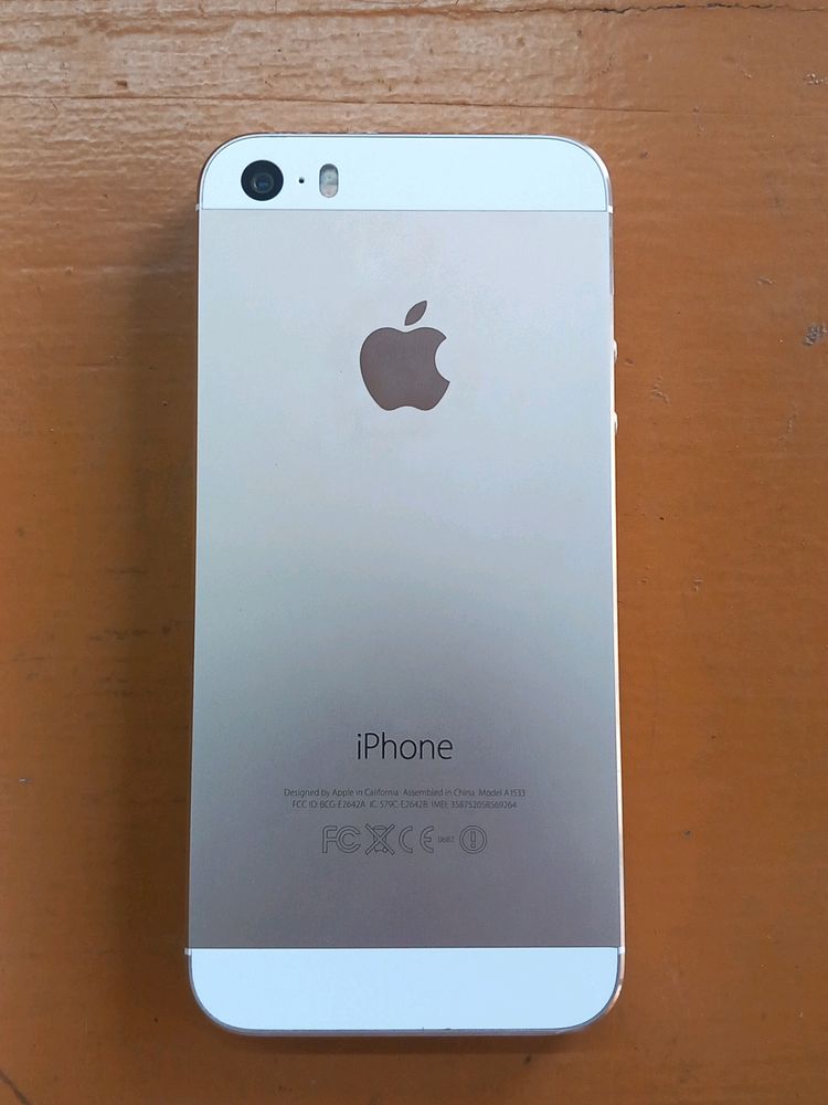 Iphone 5s 16 gb. Gold Very Good Condition. No Scratch. Same As New.