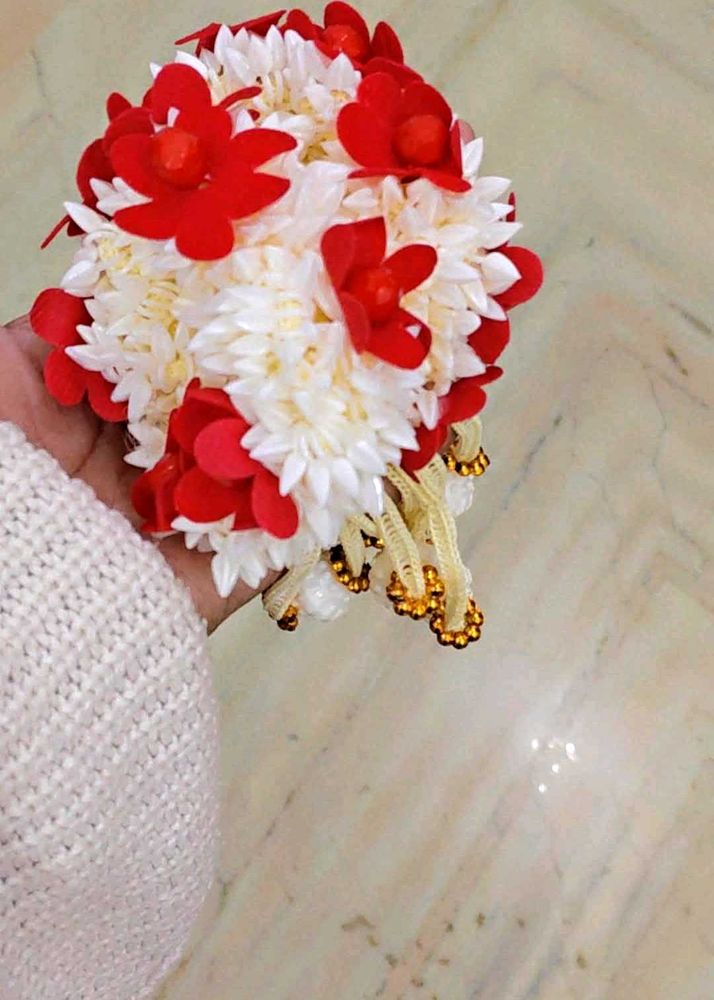Gajras (Set of 2)
