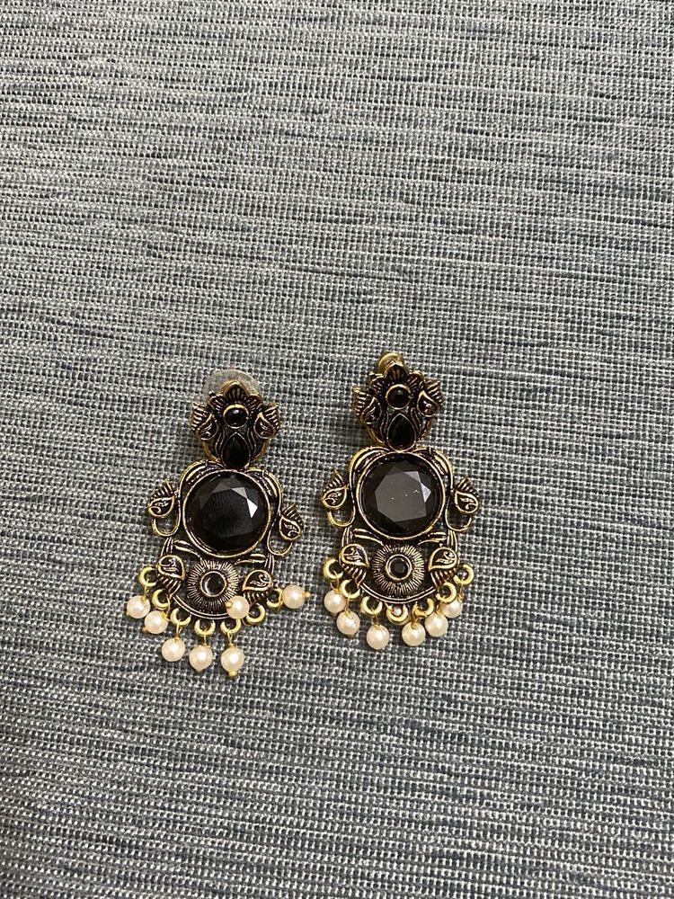 Black Stone &amp; Pearl Dangle Earrings