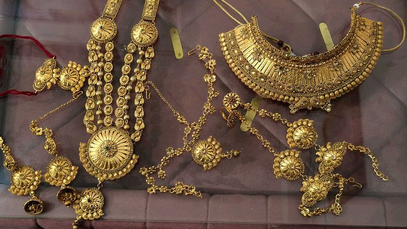 Exquisite Gold Bridal Jewellery Set