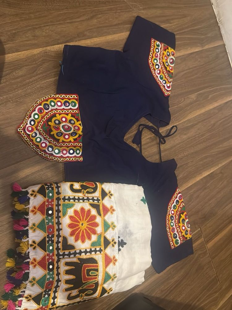 navratri blouse and dupatta gamthi