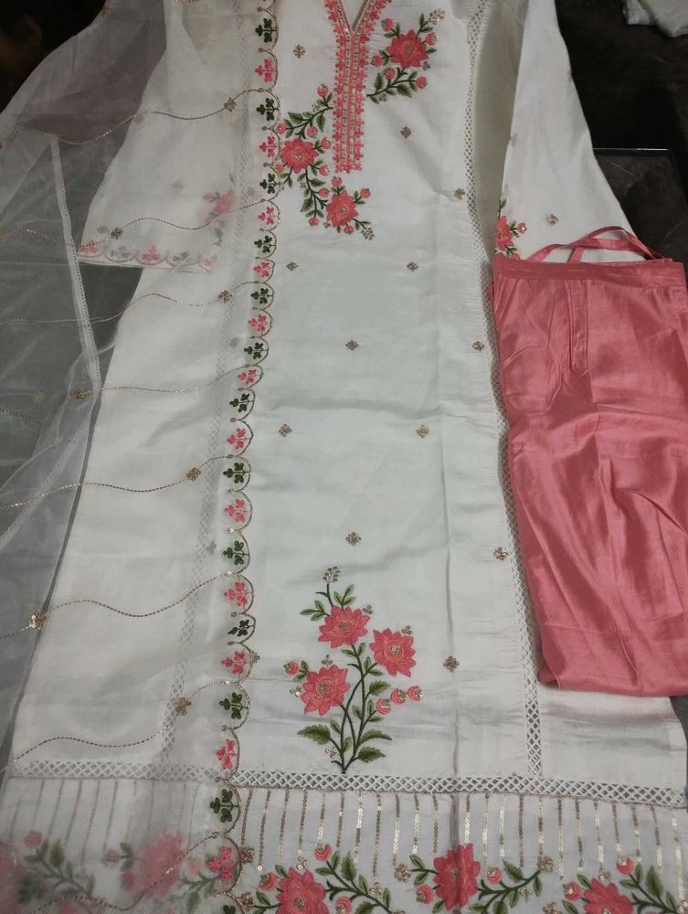 Beautiful White &amp; Pink Embroidered Kurta Set