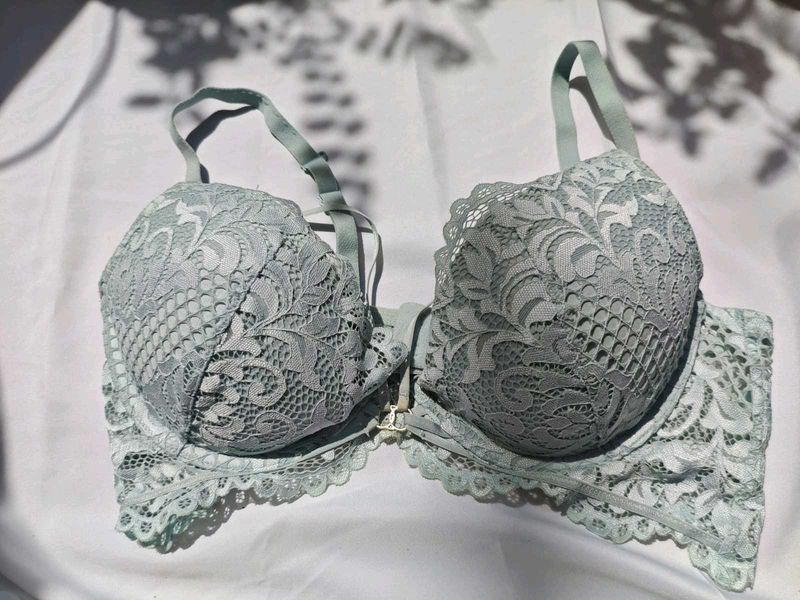 Delicate Lace Front Closure Bra