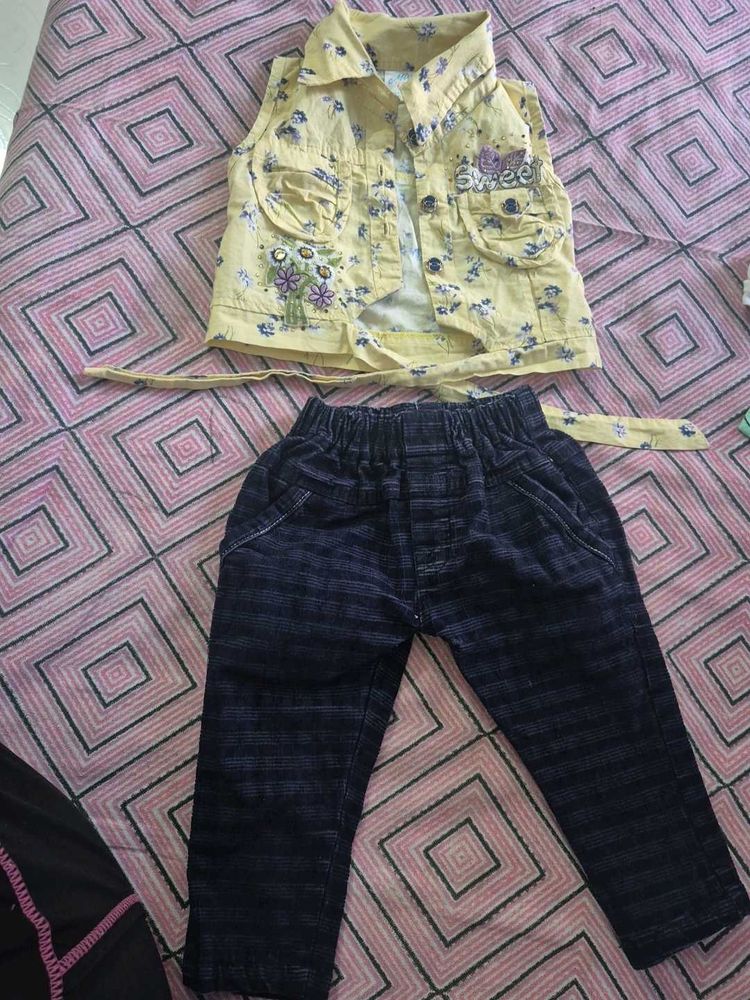 Cute Yellow Floral Vest &amp; Dark Pants Set