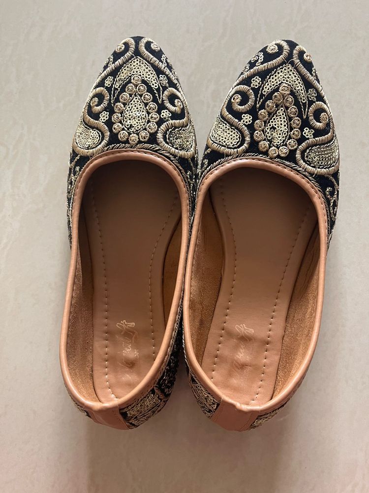 Embroidered Jutti Flats