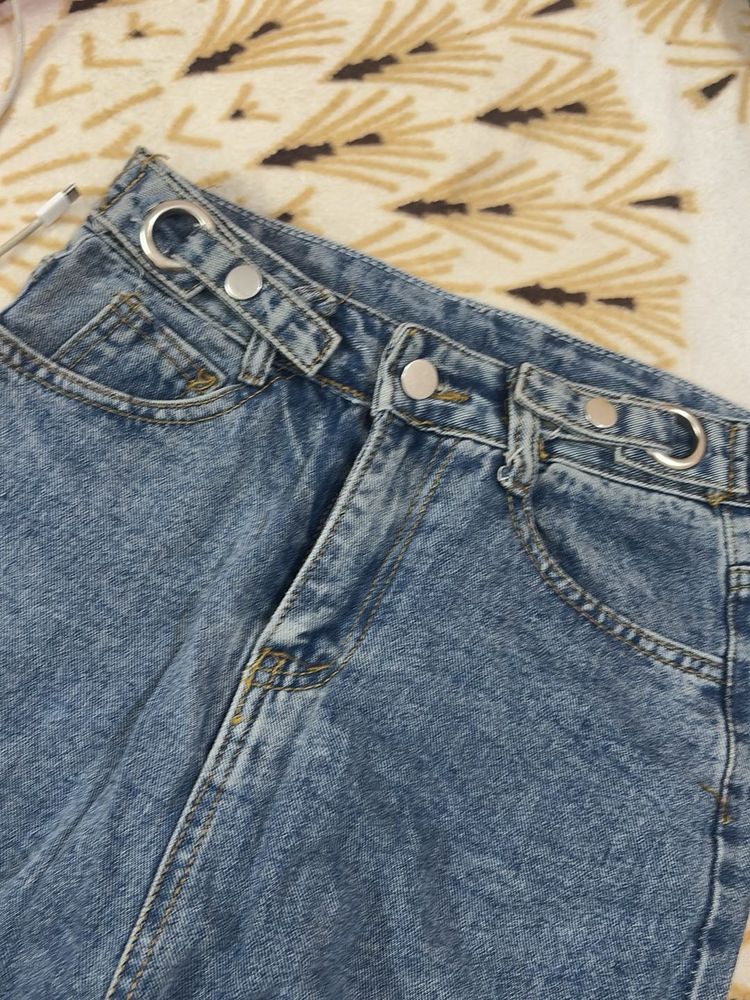Trendy Light Wash Denim Jeans