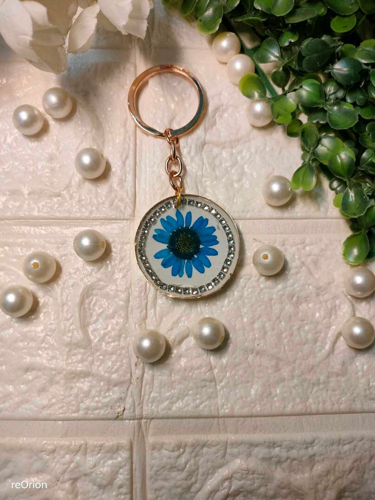 resin flower keychain blue