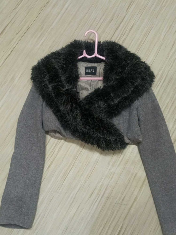 Stylish Grey Cropped Jacket with Fur Collar