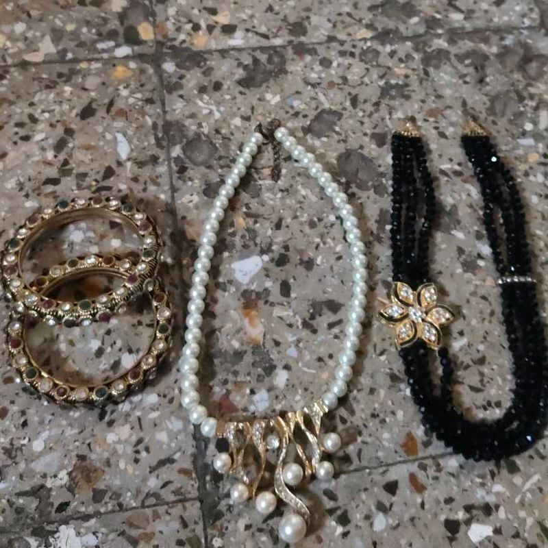 Elegant Pearl and Crystal Jewellery Set