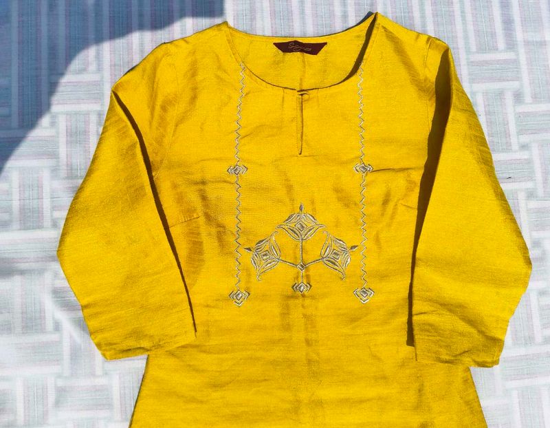 Elegant Yellow Embroidered Kurta