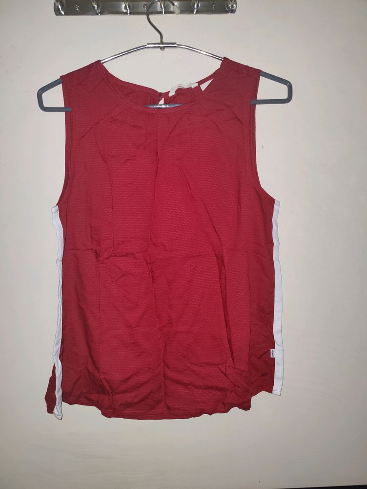 Levi's Girl sleeveless Top . New With Tag.