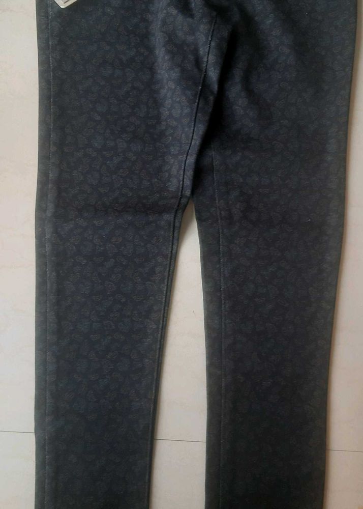 BRAND NEW -Black printed Jeggings for women