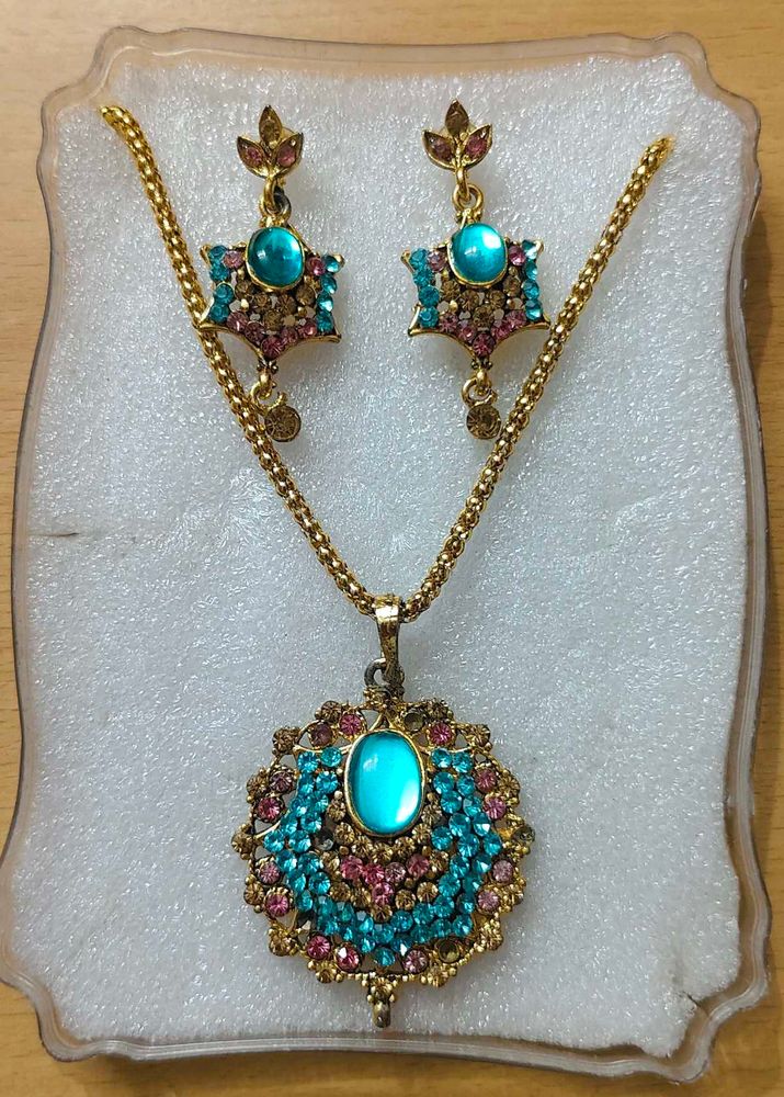 Elegant Necklace &amp; Earring Set