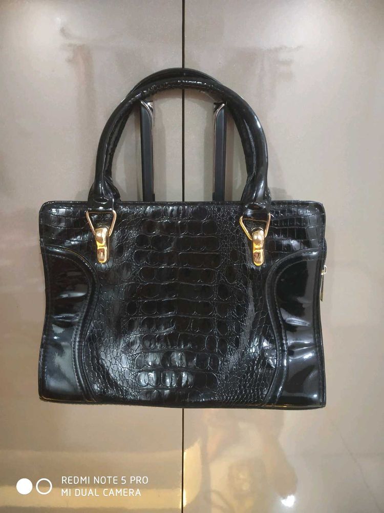 Chic Black Croc-Embossed leather Handbag