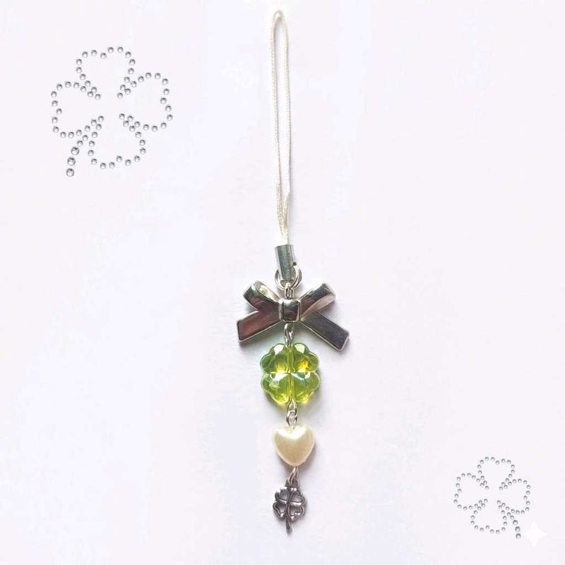 clover keychain 🍀 phone keychai