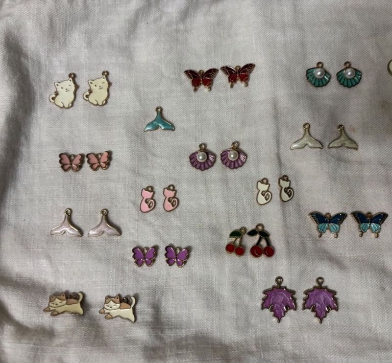 Any 2 earrings