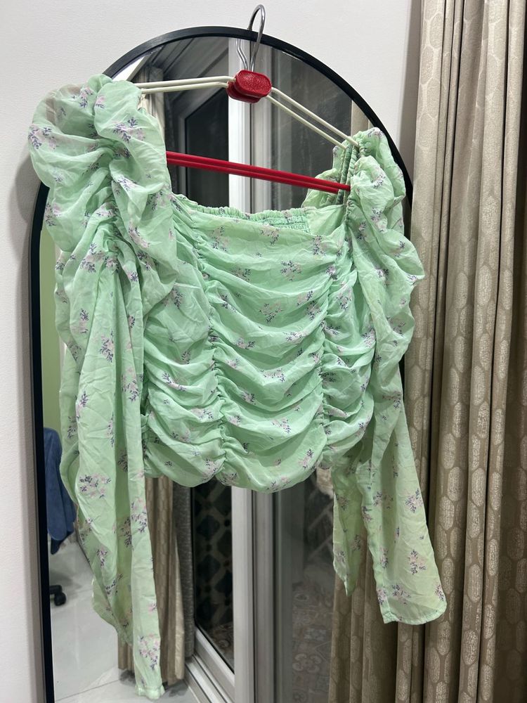 H&amp;M Floral Puff-Sleeved Top