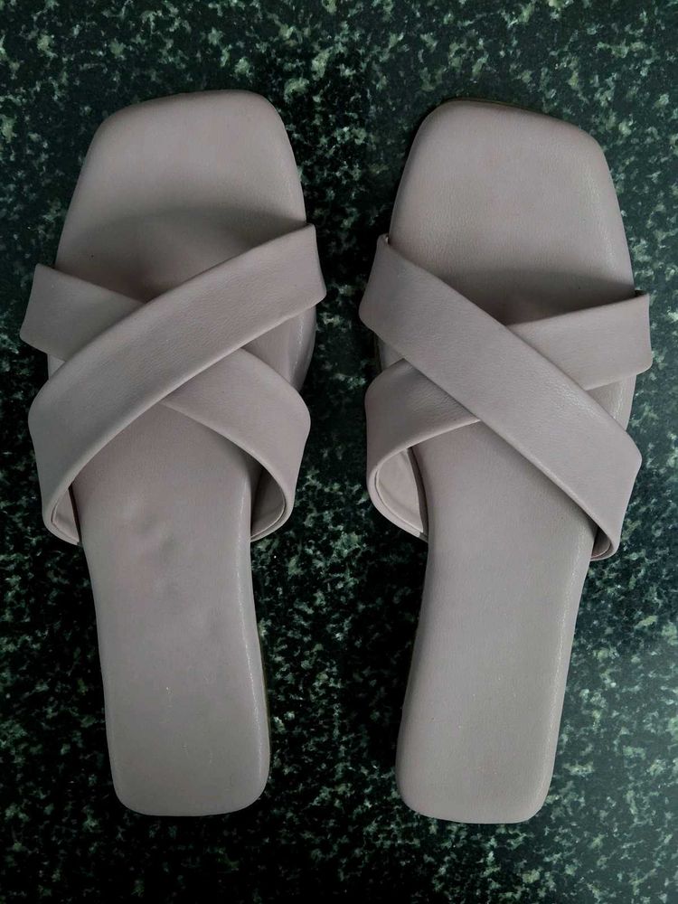 Criss-Cross Strap Flat Sandals