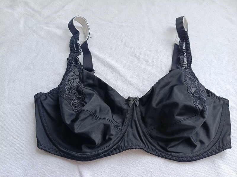 Elegant Black Lace Trim Bra