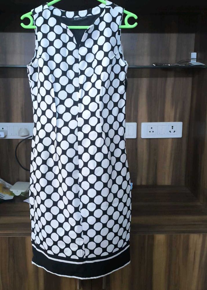 Chic Polka Dot Sleeveless Dress