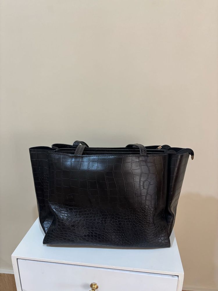 Chic Black Crocodile Tote Bag
