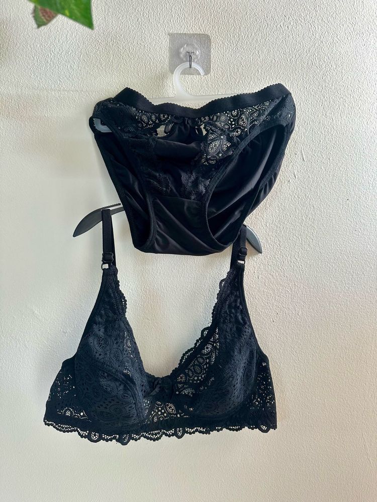 Black Lace Bra and Panty Set with free pads