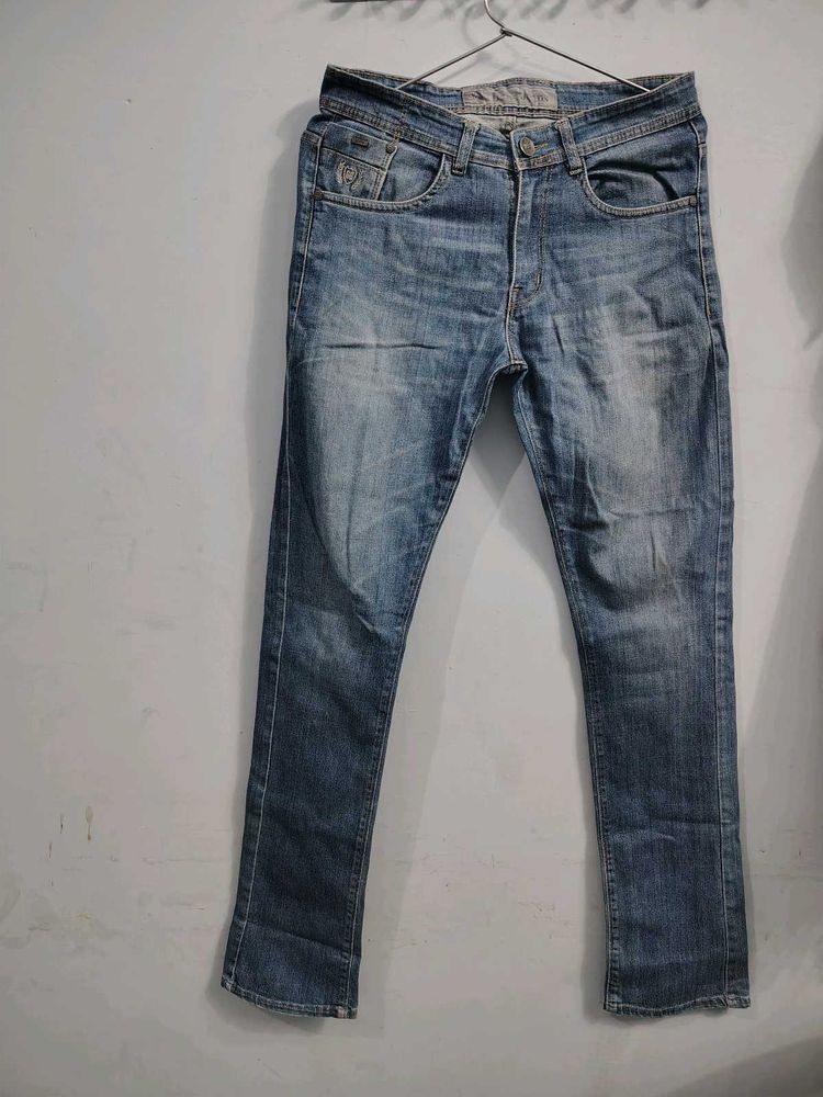 men blue jeans