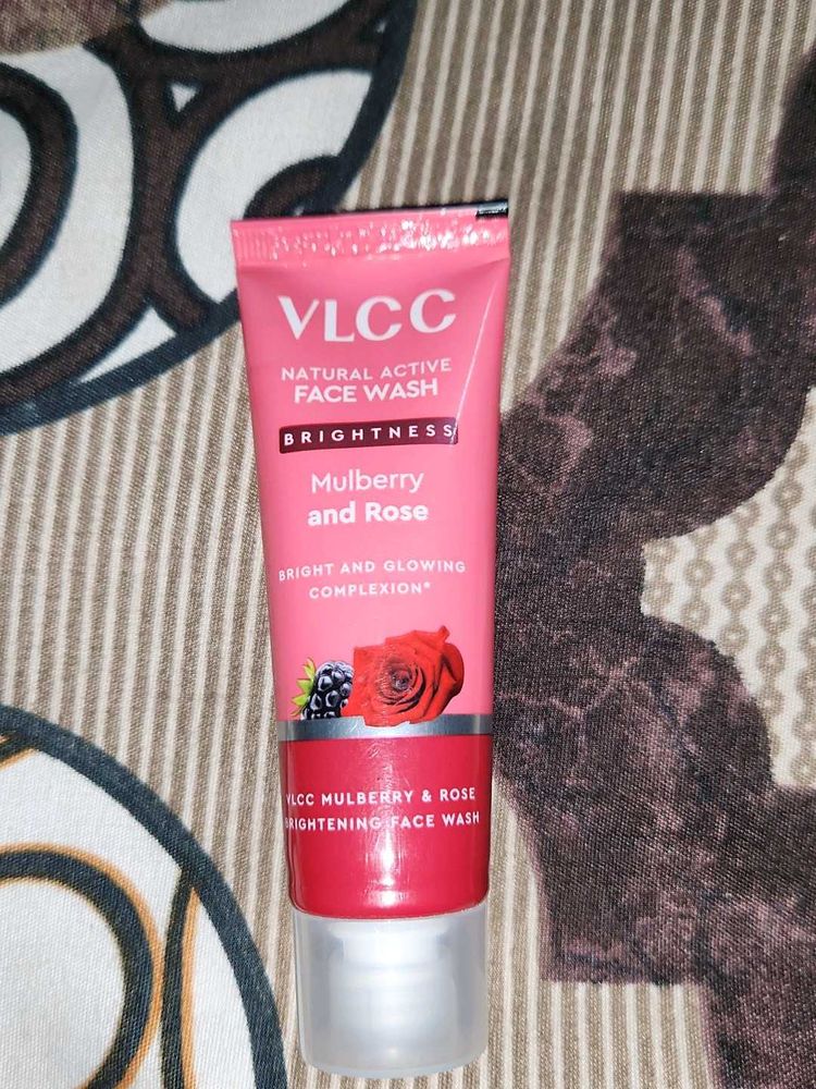 VLCC Natural Active Face Wash - Mulberry &amp; Rose