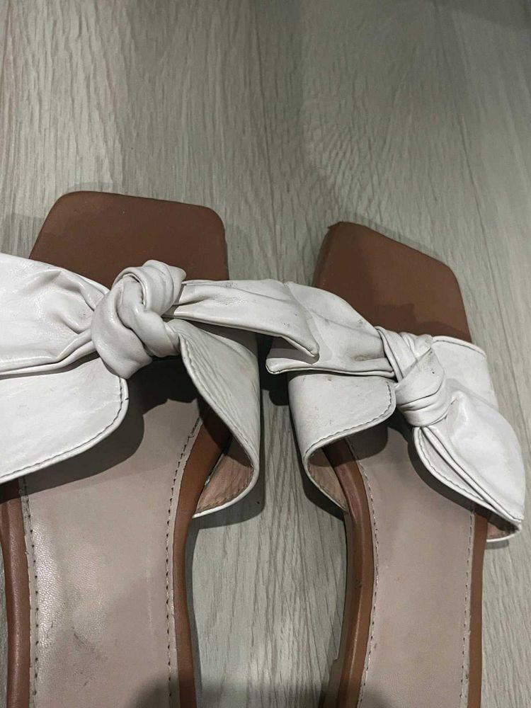 Stylish White Bow Flat Sandals