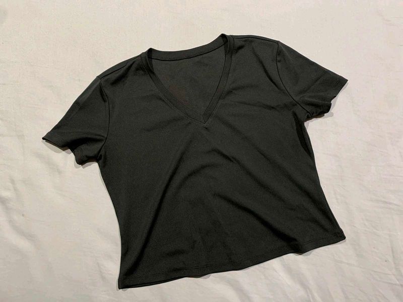 black v neck t shirt