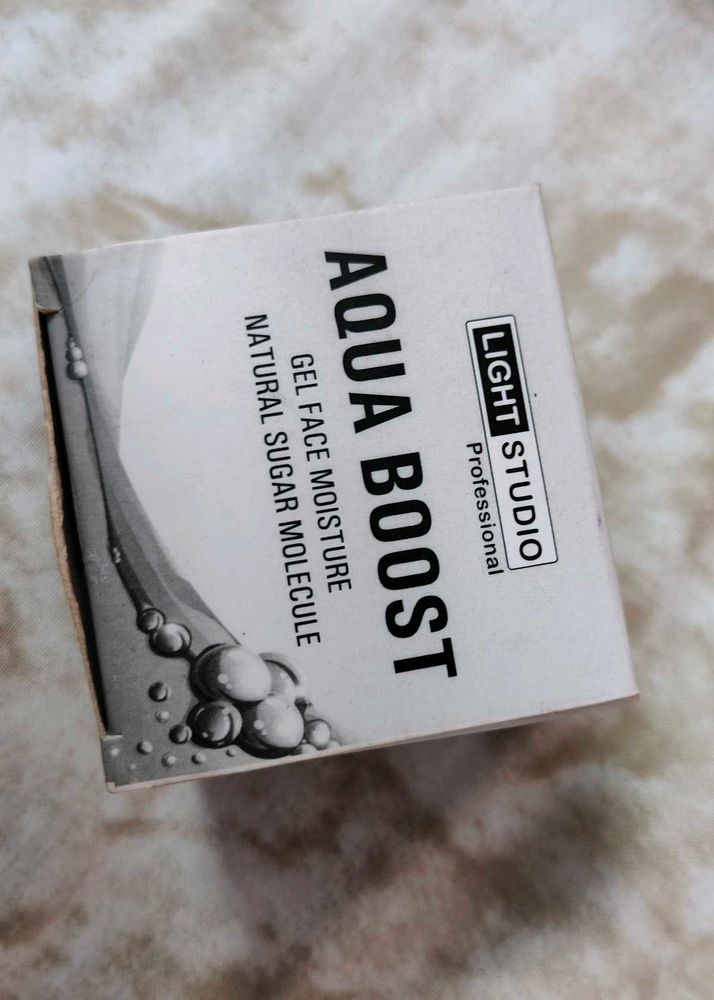 Aqua boost professional gel face moisturizer 🧴