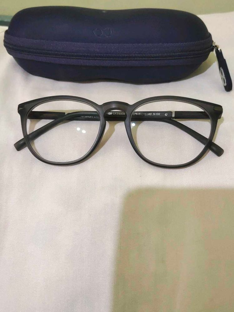 Stylish Black Round Eyeglasses with Case