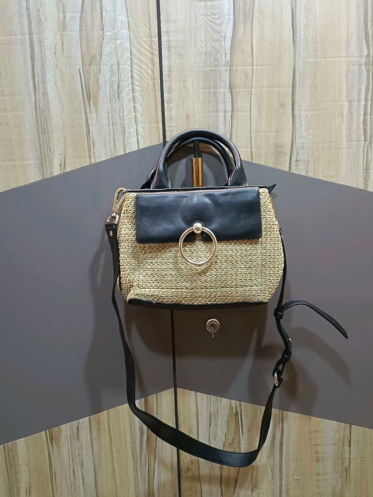 Stylish Straw and Leather Handbag