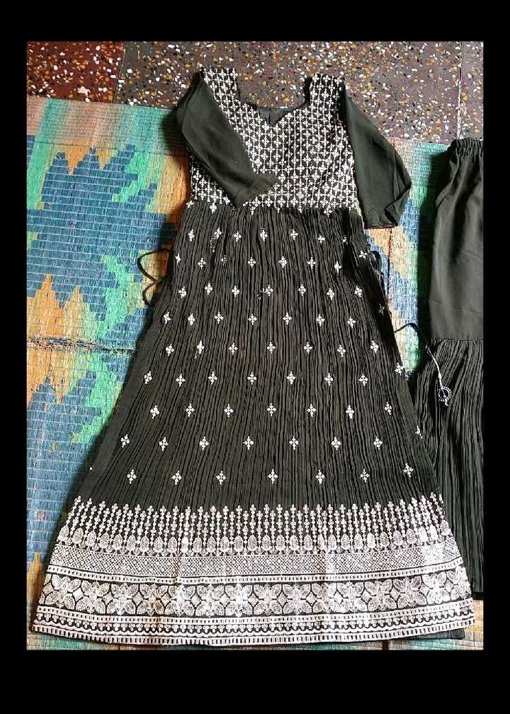 Elegant Black &amp; White Embroidered Kurti Set