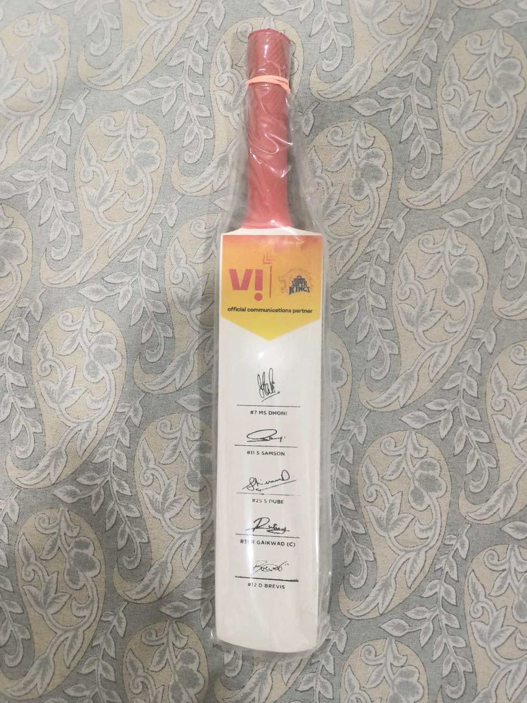 CSK PLAYERS SIGNED MINIATURE BAT
