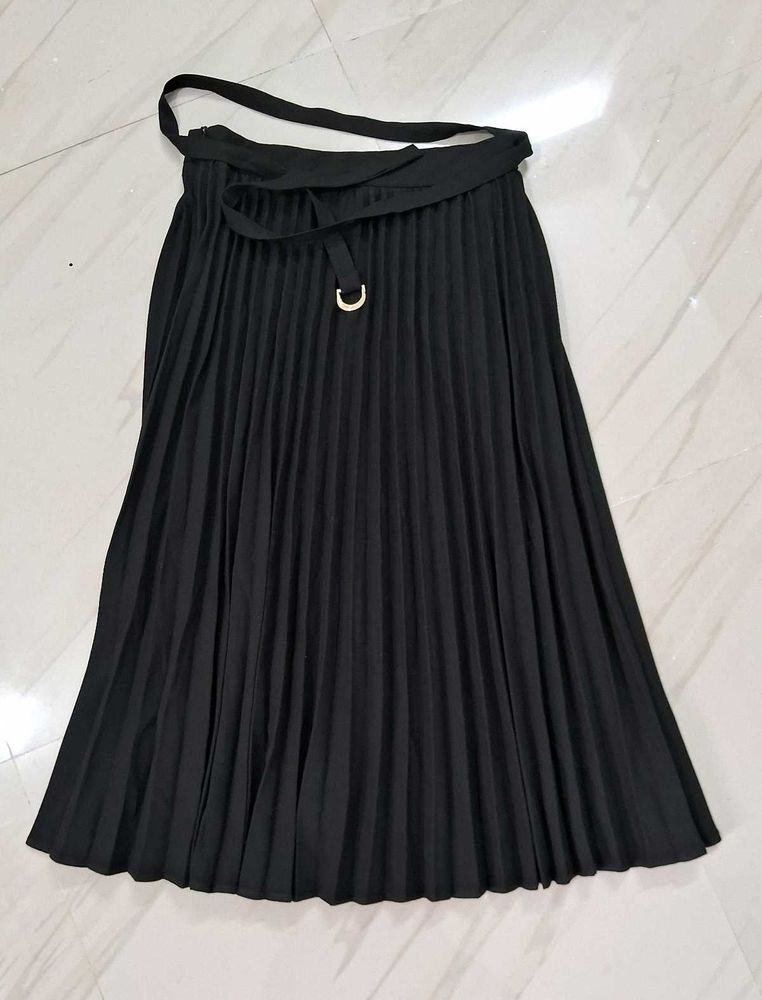 Elegant Black Pleated Midi Skirt