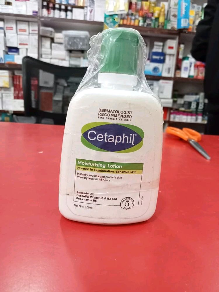 Cetaphil Moisturising Lotion &amp; Vitamin E, B3, n B5