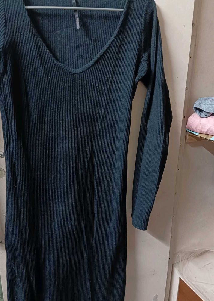 Chic Ribbed V-Neck Long Sleeve Midi Dress
